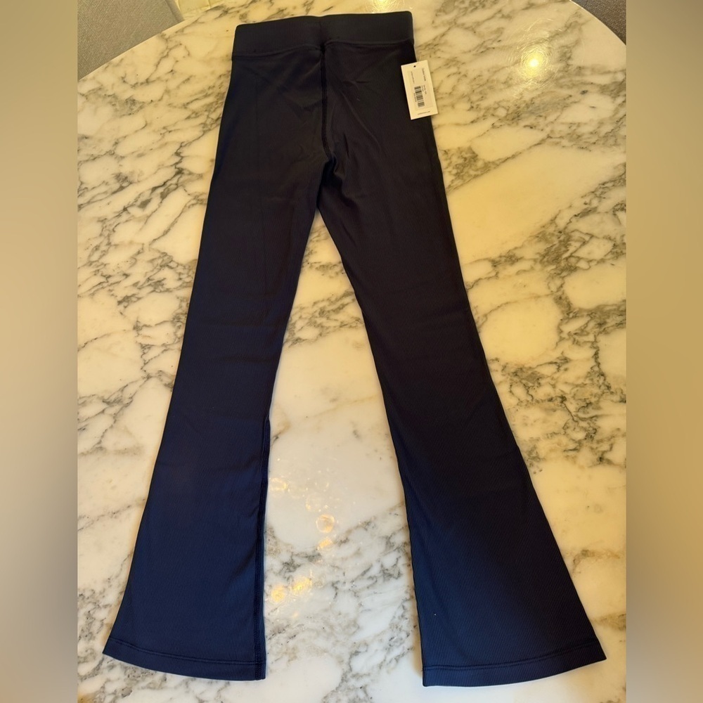 NWT Outdoor Voices Kick Flare Ribbed Leggings Navy Size XXS/00-0 - Picture 5 of 8